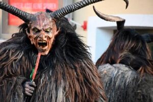 Lee más sobre el artículo Krampus, el terrorífico diablo de la Navidad que tiene su origen en la Mitología Nórdica